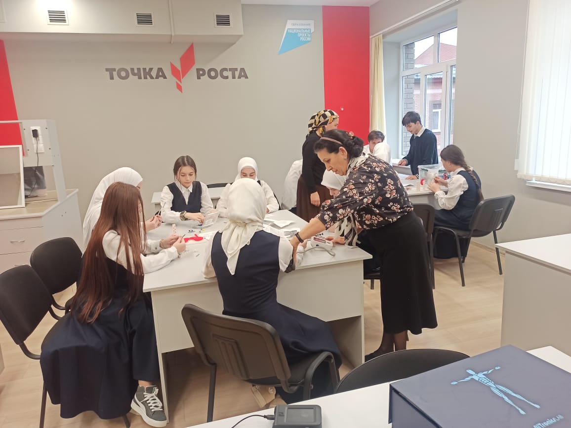 Практикум по решению контекстных задач по физике.